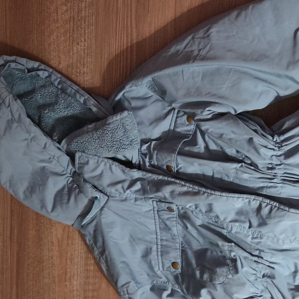 Universal Thread Water Resistant Jacket - Picture 3 of 4